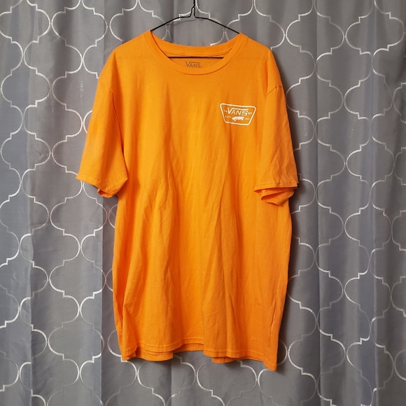 Mens t-shirts, bundle of 2. Under Armor is XL and Vans is slim fit XXL - Picture 3 of 3